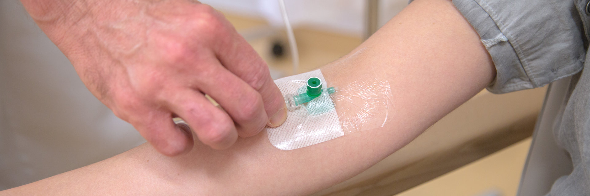 Am Arm wurde sich Blutzufuhr geschafft