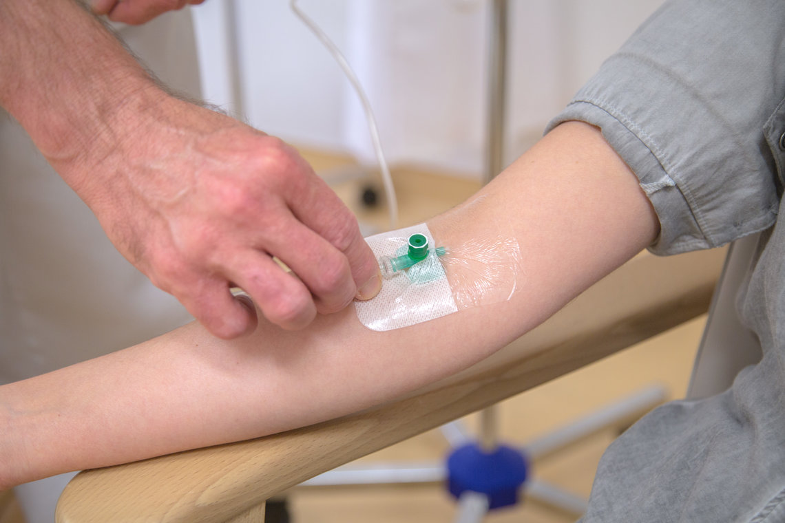 Am Arm wurde sich Blutzufuhr geschafft