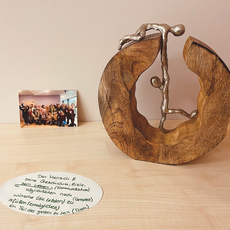 Hospizverein, Dekoration auf einem Tisch